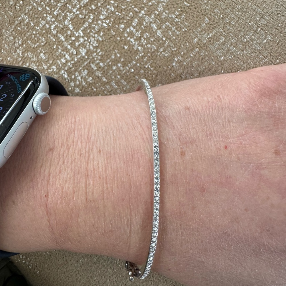 Elegant Sterling silver 925 with zirconia oval bangle